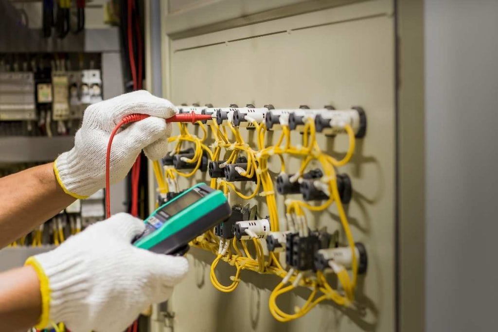 Guía completa para habilitar tu instalación eléctrica ante UTE en Montevideo